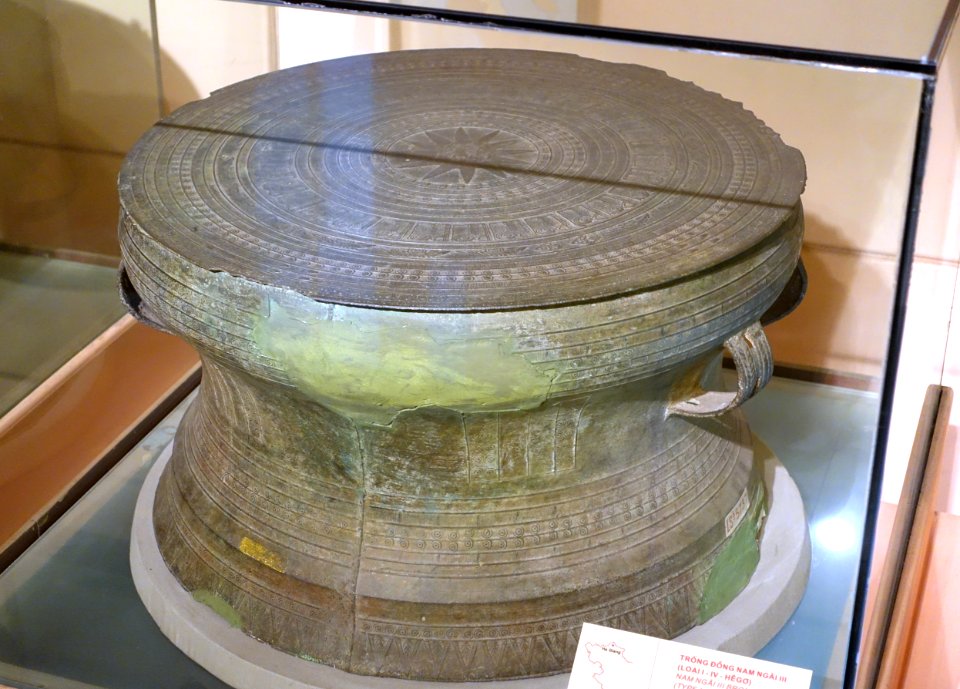 Nam Ngai III bronze drum, Type I-IV Heger, Dong Van district, Ha Giang province, bronze - National Museum of Vietnamese History - Hanoi, Vietnam - DSC05552