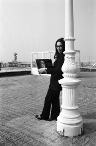 Nana Mouskouri toont haar platen, Bestanddeelnr 924-5528