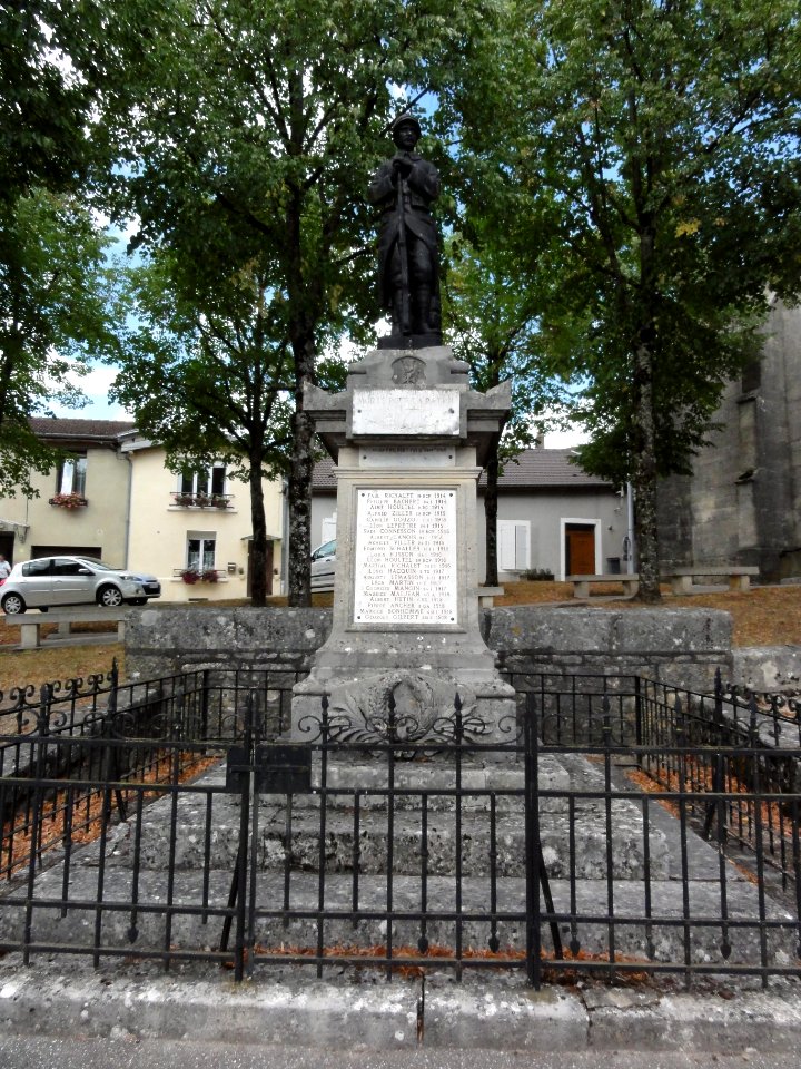 Nançois-sur-Ornain (Meuse) monument aux morts