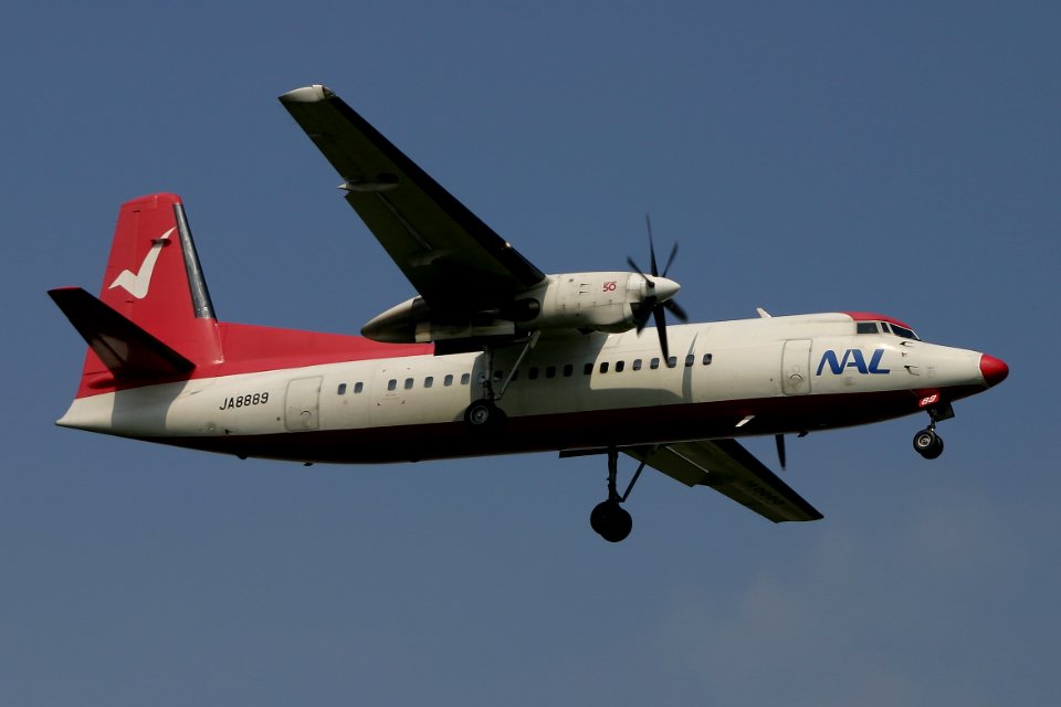 NAL-Fokker 50-JA8889-Fukuoka airport-20040926-141048
