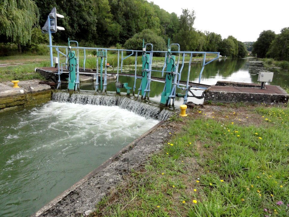 Naix-aux-Forges (Meuse) Canal de la Marne au Rhin, écluse nr 15 (02)