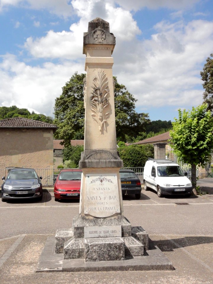 Naives-Rosières (Meuse) Naives, mon aux morts (01)
