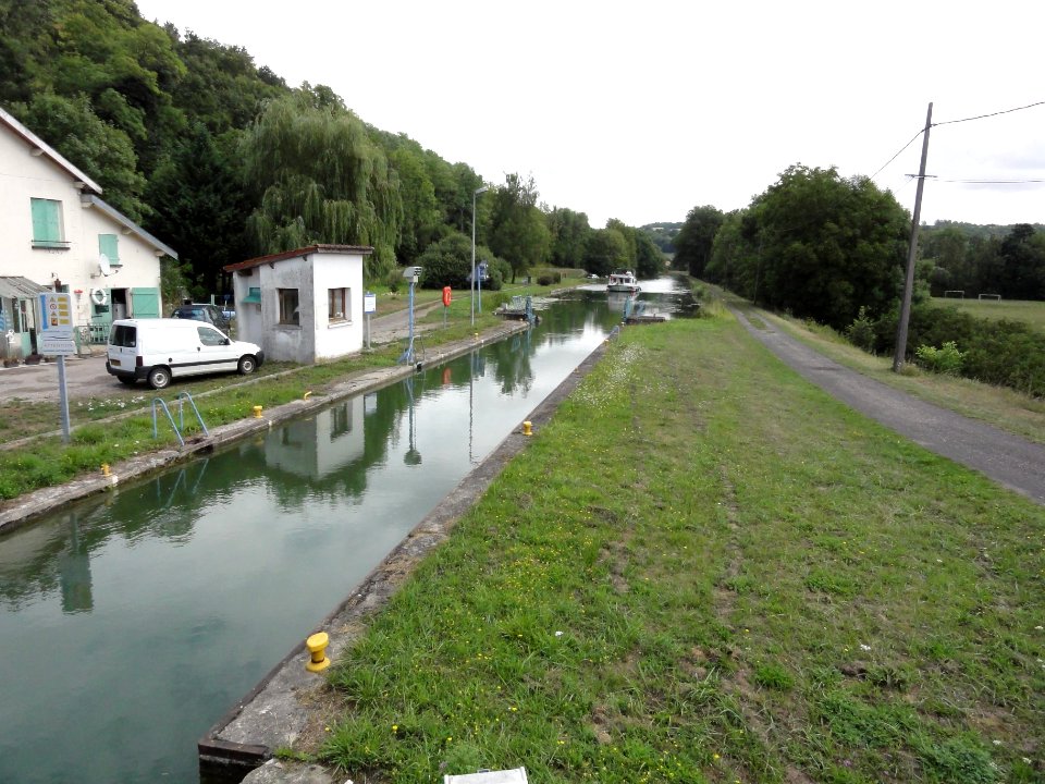 Naix-aux-Forges (Meuse) Canal de la Marne au Rhin, écluse nr 15 (01)