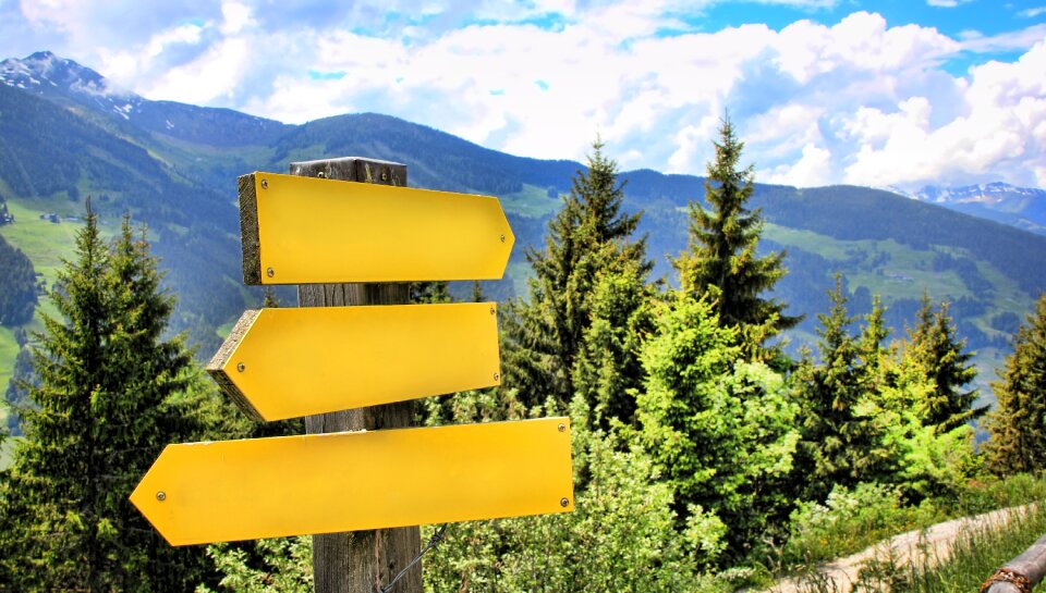 Hiking signs direction
