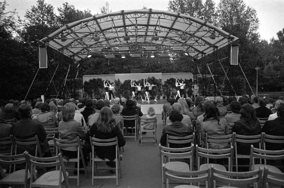 Nationaal Ballet geeft openingsvoorstelling Vondelparkfeesten 1973, Bestanddeelnr 926-4574