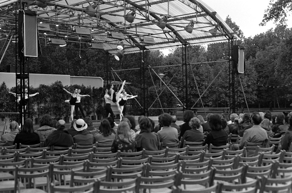 Nationaal Ballet geeft openingsvoorstelling Vondelparkfeesten 1973, Bestanddeelnr 926-4575