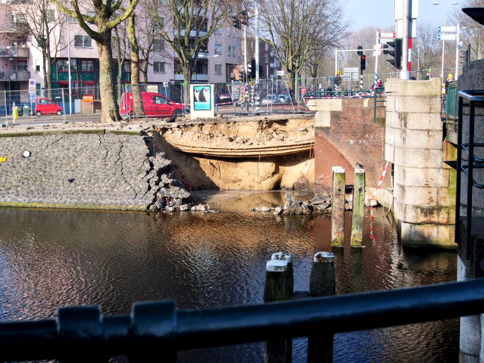 Nassauplein, Nassaukade gesprongen waterleiding kade weggeslagen foto 4
