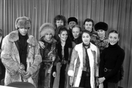 Nationaal Ballet arriveert op Schiphol na toernee door Rusland, Vlnr. Sylvester , Bestanddeelnr 925-1908