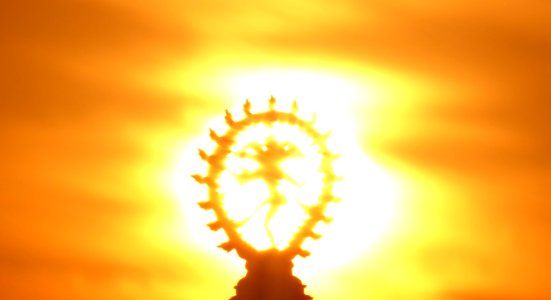 Nataraja vor der Sonnenscheibe