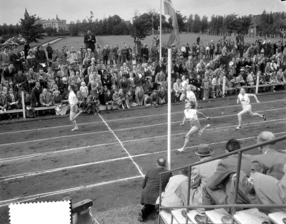 Nationaal Atletiek Den Haag , 100 m dames, Puck Brouwer Van Dijk 2, Van Speijk 3, Bestanddeelnr 906-6766
