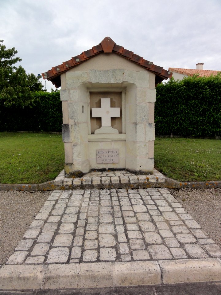 Naintré (Vienne) Croix Maubec