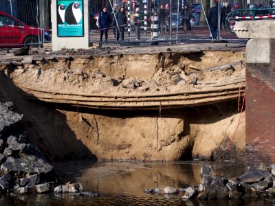 Nassauplein, Nassaukade gesprongen waterleiding kade weggeslagen foto 2
