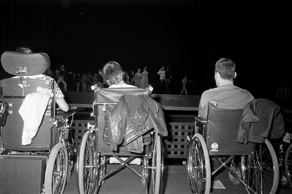 Nationaal Ballet geeft voorstelling voor gehandicapte kinderen in RAI, kinderen , Bestanddeelnr 925-4726