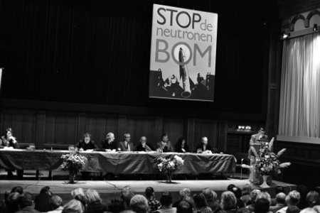 Nationaal forum Stop Neutronen Bom in Tropenmuseum Amsterdam, overzicht, Bestanddeelnr 929-4446