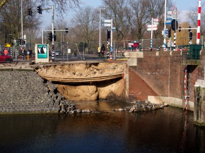 Nassauplein, Nassaukade gesprongen waterleiding kade weggeslagen foto 1