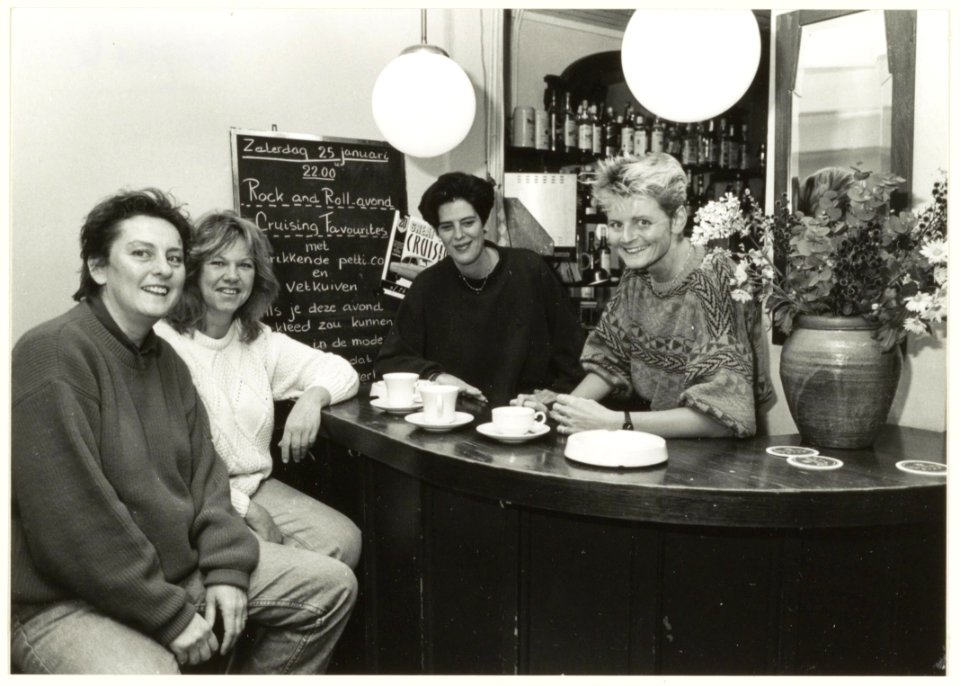 Nassaulaan 8, vrouwencafé The Ladies, voorheen Kantje Bord. NL-HlmNHA 54032245