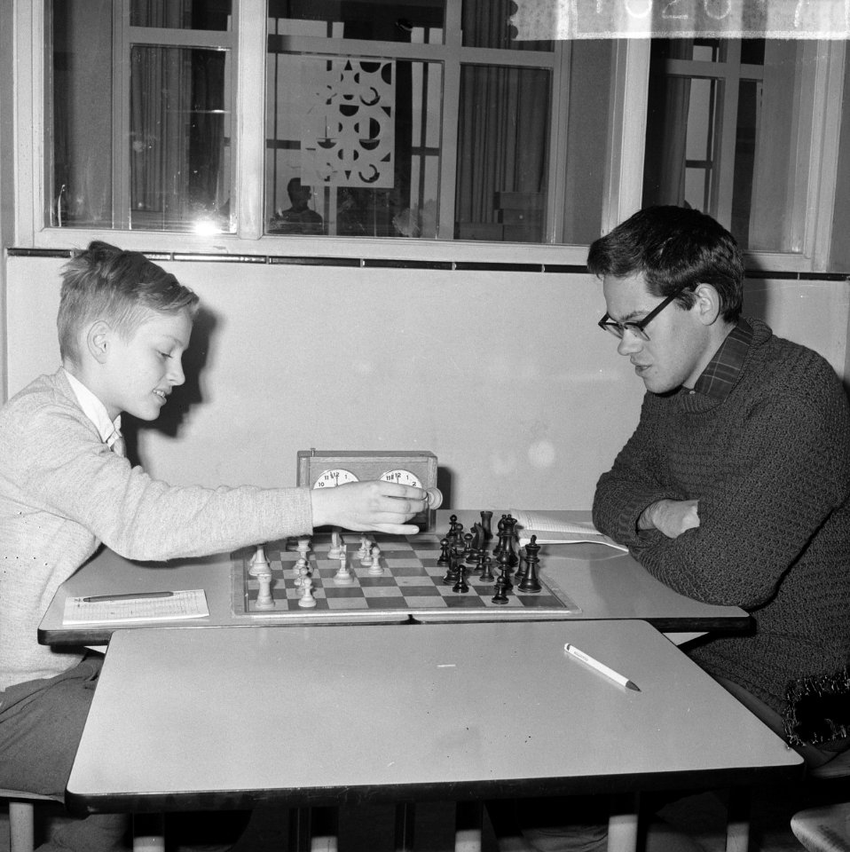 Nationaal Jeugdschaaktoernooi H Ree met de 12-jarig Jan Timman (links) achter h, Bestanddeelnr 916-2617