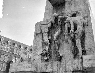 Nationaal Monument op de Dam vertoont scheuren, Bestanddeelnr 910-2462