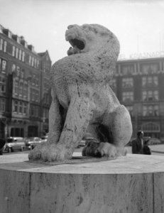 Nationaal Monument op de Dam vertoont scheuren, Bestanddeelnr 910-2463