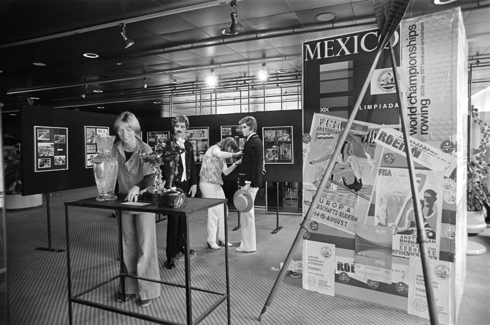 Nationaal Sportmuseum richt tentoonstelling in in verband met WK roeien en 60-ja, Bestanddeelnr 929-3092