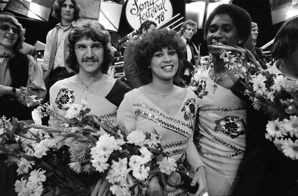 Nationaal Songfestival in Den Haag Harmony in de bloemen (close), Bestanddeelnr 929-5870