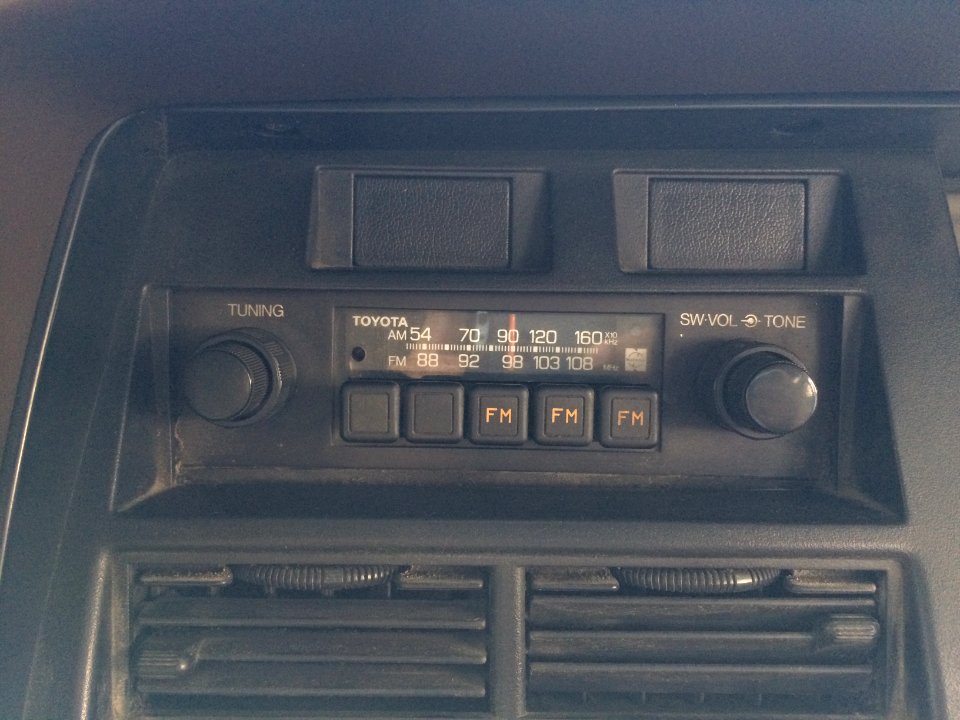 National (Panasonic) FM-AM Radio receivers in Toyota Corolla DX (KE70)