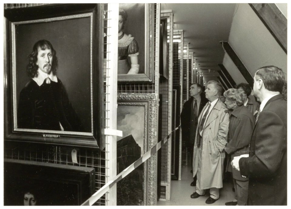Nationaal museumweekend. In het Frans Halsmuseum krijgen bezoekers gelegenheid een blik in het depot te werpen. NL-HlmNHA 54035160