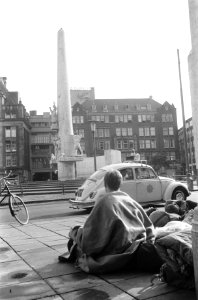 Nationaal Monument op de Dam, Amsterdam wordt gereinigd terrein is afgezet en p, Bestanddeelnr 922-7008