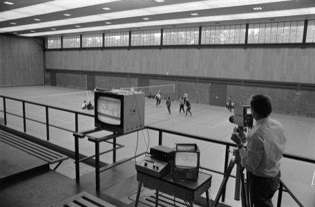 Nationaal Sport Centrum Papendal bij Arnhem in gebruik grote sporthal m, Bestanddeelnr 923-9667
