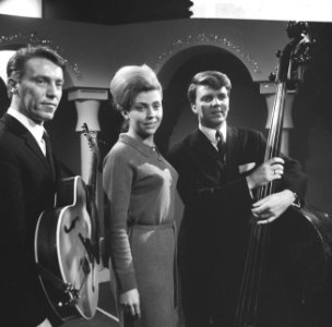 Nationaal Songfestival 1966. Helen Shepherd en combo, Bestanddeelnr 918-7527 photo