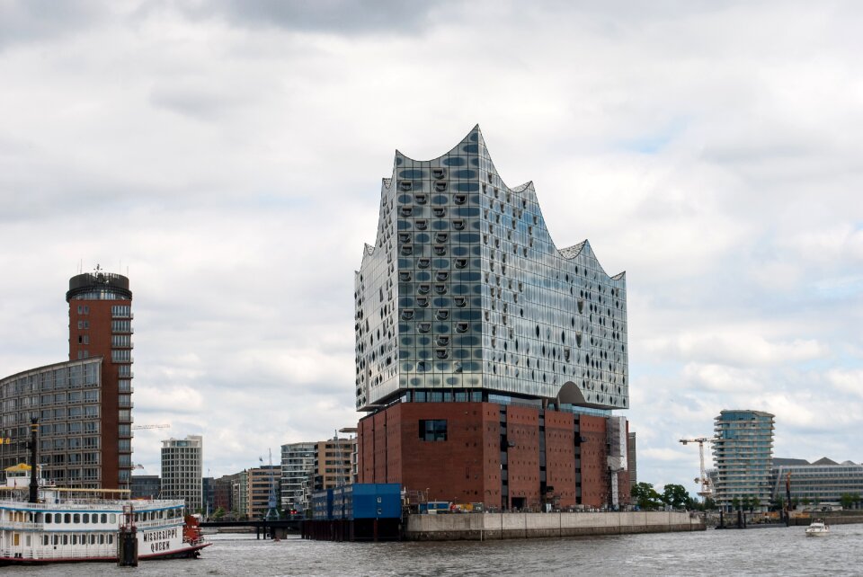 Hamburg port elbe philharmonic hall