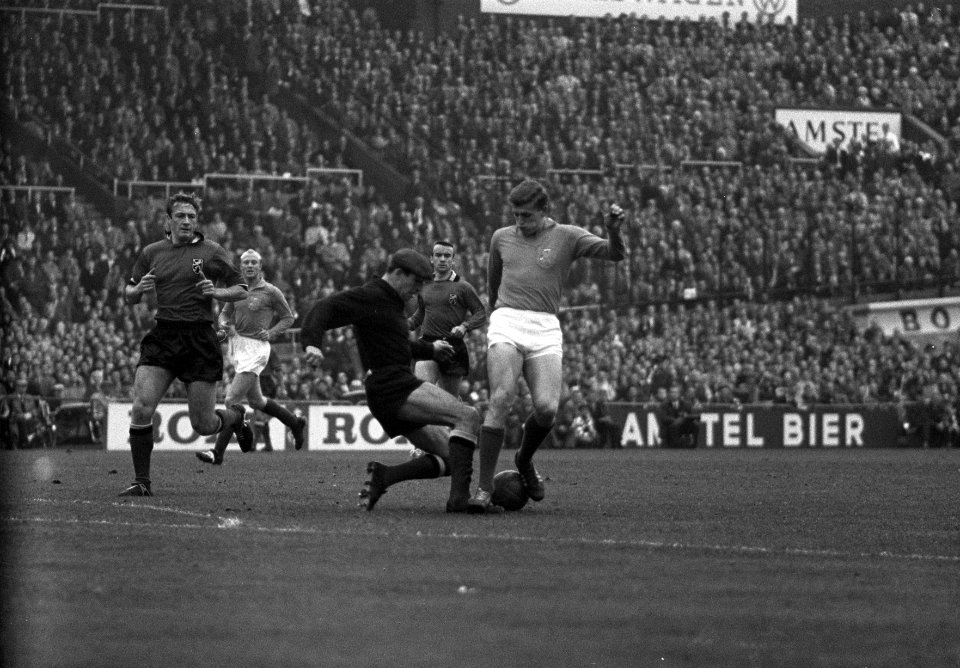Nederland tegen Belgie 1-1 Voor het Belgisch doel Hanon, Kruiver, keeper Nicola, Bestanddeelnr 915-6479