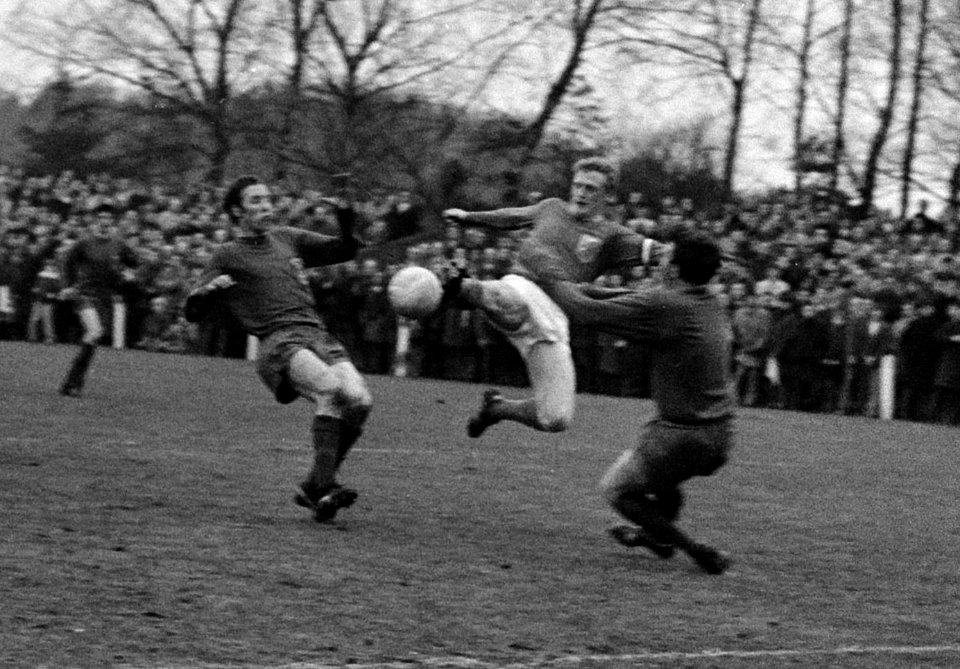 Nederland tegen Wales 3-1, amateurs. Aktie aanvoerder Henk Kiel, Bestanddeelnr 923-3715 (cropped)