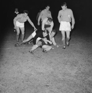 Nederland tegen België, voetbal militairen, aanval op Nederlands doel, Pim Doesb, Bestanddeelnr 914-6092