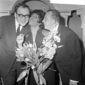 Nationaal Songfestival 1966. Winnares Milly Scott met tekstschrijver Gerrit den , Bestanddeelnr 918-7511