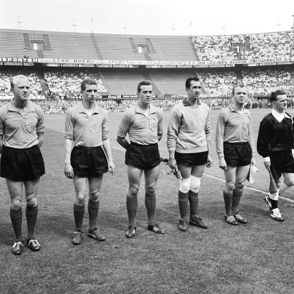 Nederland tegen Albanie 2-0, vlnr Kraay, Schrijvers, Graafland, Van Wissen, Bestanddeelnr 916-4678