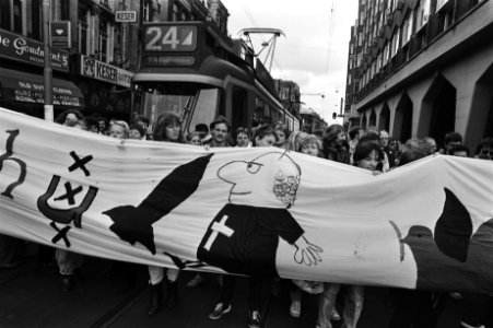 Nederland staat stil in het kader van de actieweek tegen kruisraket demonstrant, Bestanddeelnr 932-9634