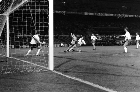 Nederland tegen Zwitserland 1-0, inleiding tot Nederlands doelpunt Rensenbrink , Bestanddeelnr 927-5028