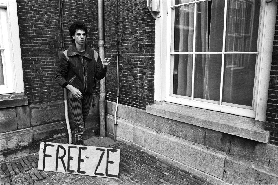 Nederland staat stil in het kader van de actieweek tegen kruisraket zeer stilst, Bestanddeelnr 932-9639