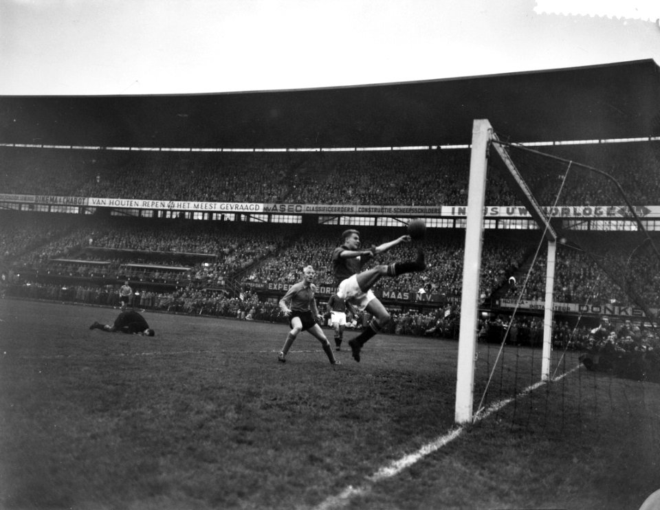 Nederland tegen Zwitserland 2-0 in het Feyenoordstadion te Rotterdam, Zwitserse , Bestanddeelnr 909-9494