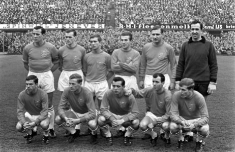 Nederland tegen Belgie 3-1, Nederlands elftal. Staand vlnr Schrijvers, Pijs, Fli, Bestanddeelnr 919-0403