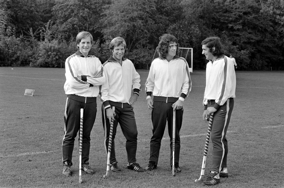 Nederland tegen Belgie 6-0 (hockey) de vier Nederlanders die hun afscheidswedst, Bestanddeelnr 927-5112