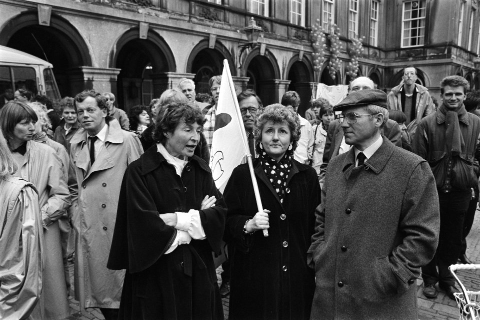 Nederland staat stil in het kader van de actieweek tegen kruisraket Binnenhof D, Bestanddeelnr 932-9635