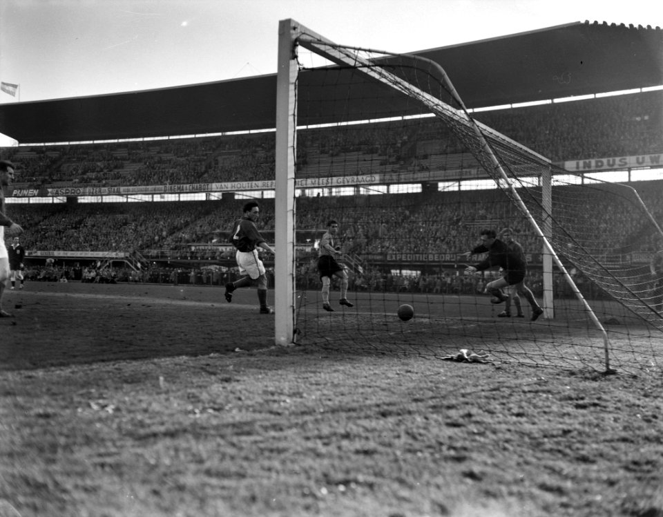 Nederland tegen Luxemburg 4-1, Bestanddeelnr 908-4122