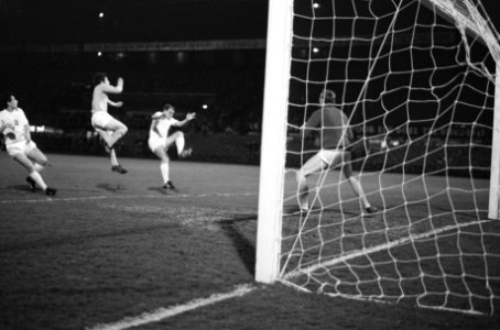 Nederland tegen Tsjecho Slowakije te Rotterdam 2-0 spelmoment, Bestanddeelnr 922-3052