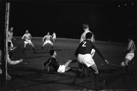 Nederland tegen Mexico 1-2, voetbal in het Olympisch Stadion Nederlandse aanval, Bestanddeelnr 912-3698
