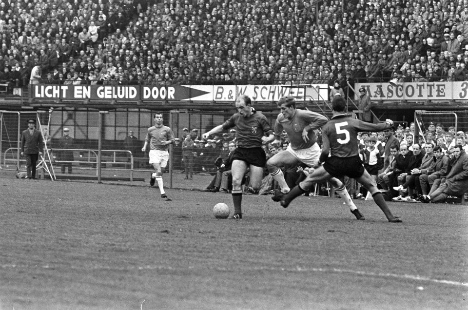 Nederland tegen Belgie 3-1, Piet Keizer in aktie, Bestanddeelnr 919-0391