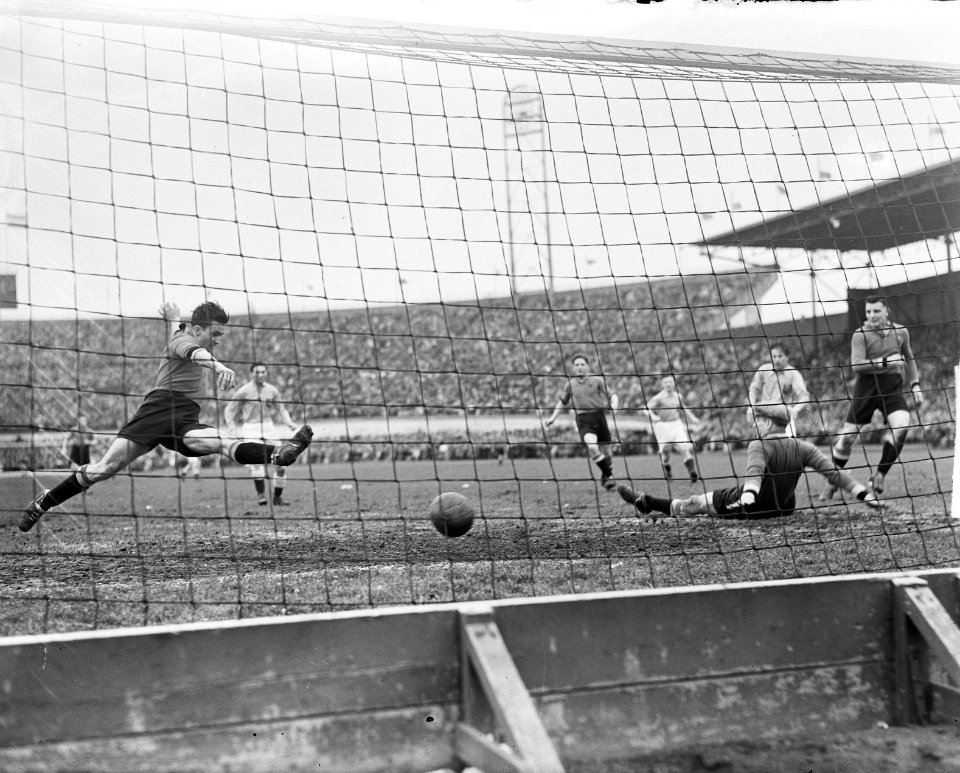 Nederland-België 3-3. Mick Clavan maakt 1-2, Bestanddeelnr 903-2646