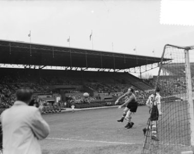 Nederland (B) tegen Sunderland 3-7 keper Mapson in actie, Bestanddeelnr 905-0987
