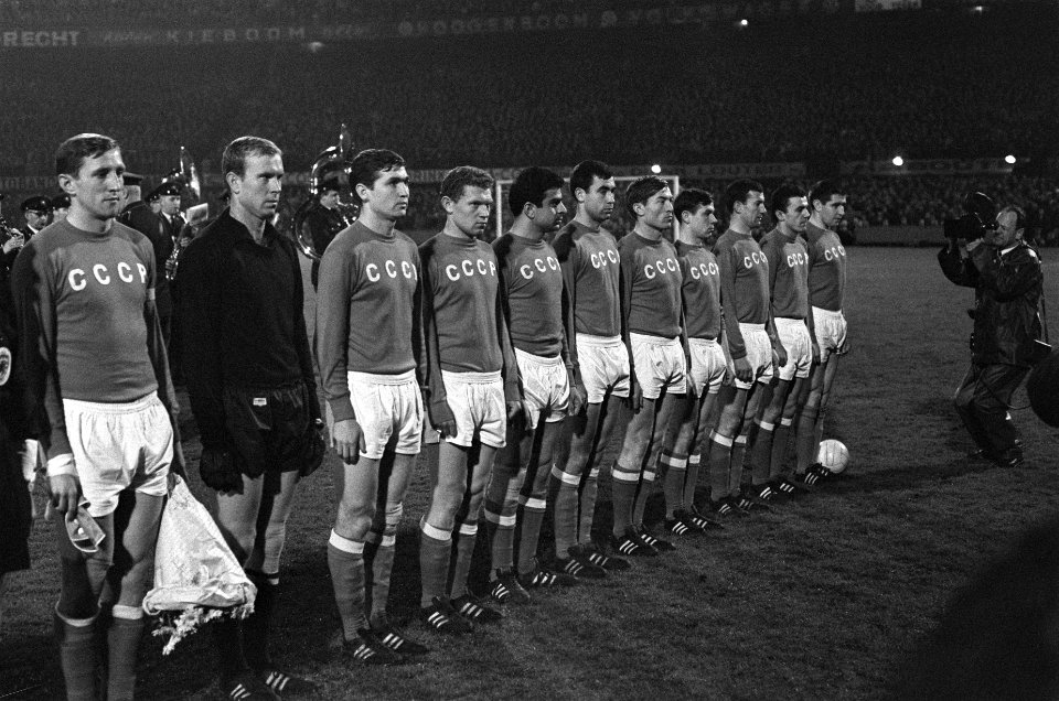 Nederland tegen Rusland 3-1 te Rotterdam. Russisch elftal, Bestanddeelnr 920-8903